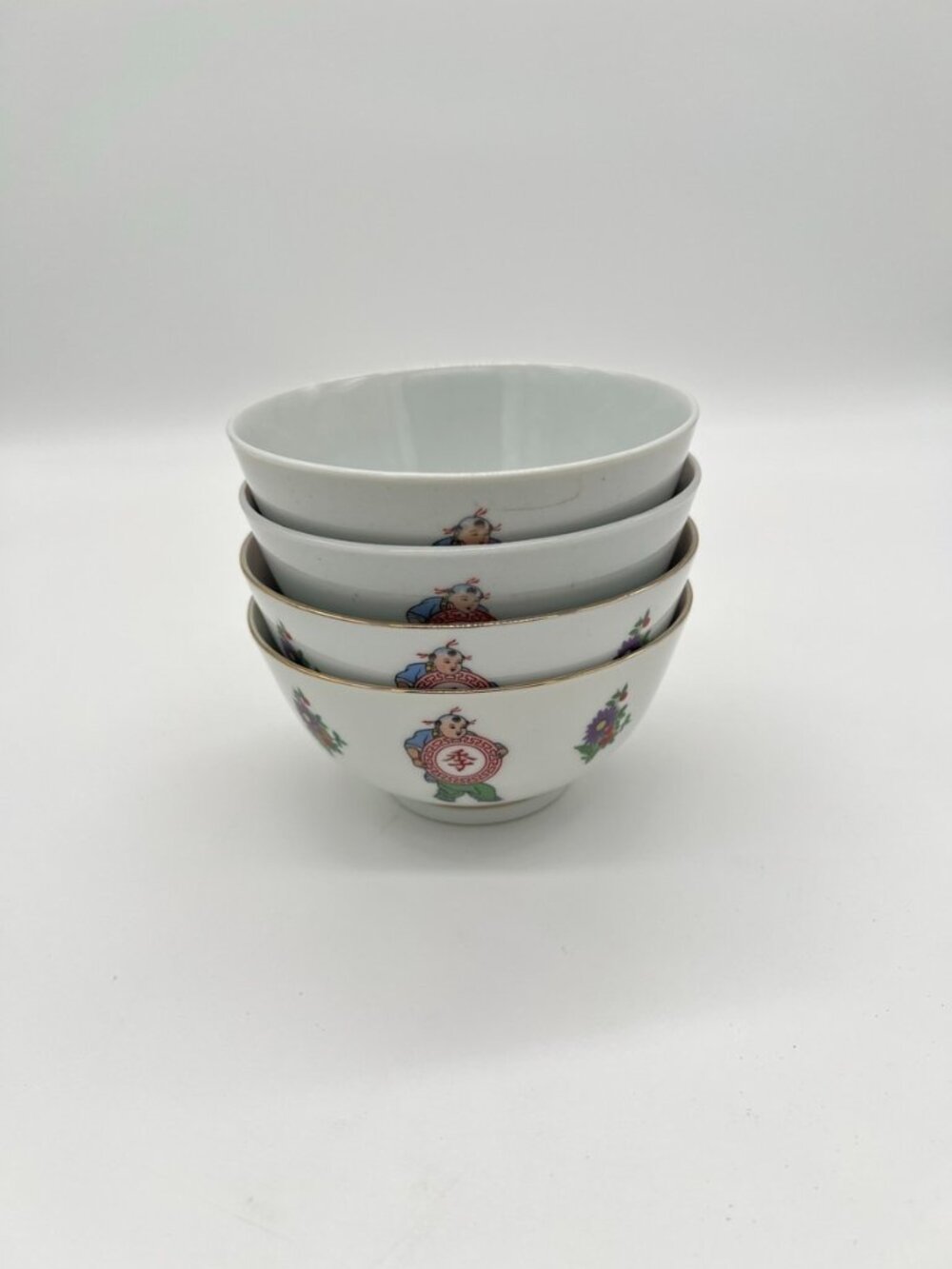 4 Vintage Chinese Porcelain Rice Bowls Figural Medallion Gold Rim